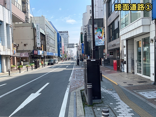 六日町36ビル前の接面道路